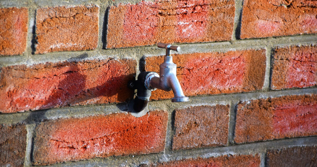 In Italia si preleva più acqua potabile che nel resto d’Europa, e la metà si disperde